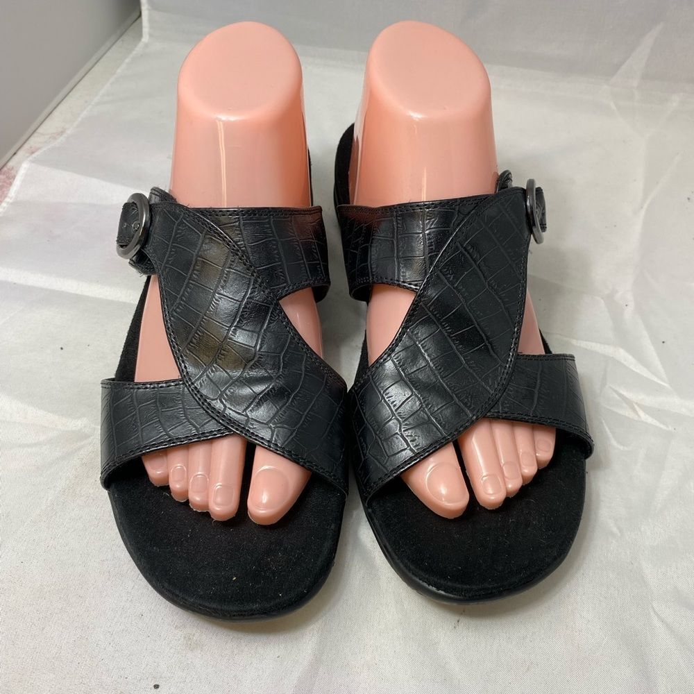 Easy Street Women’s 10M Faux Leather Suede Sandals - Picture 4 of 6